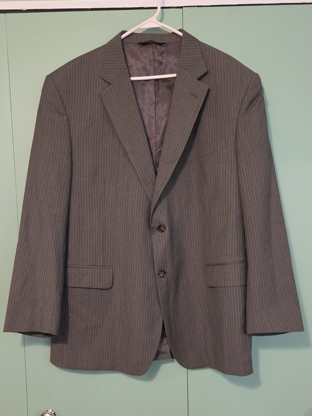 Jos. A. Bank 100% Wool Gray And Cream Pinstripe Two-Button Blazer Size 46r